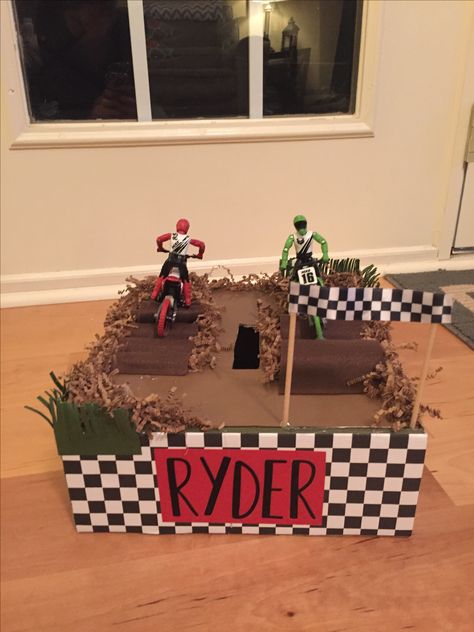 Dirtbike Valentine's box 4 Wheeler Valentines Boxes, Motocross Valentine Boxes, Dirt Bike Valentines Boxes, Motorcycle Valentine Box Ideas, Skateboard Valentine Box Ideas, Dirtbike Valentines Boxes, Race Car Valentines Boxes, Dirt Bike Valentine Box Ideas, Monster Jam Valentine Box Ideas