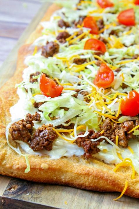 Easy Taco Pizza Recipe, Taco Pizza With Biscuits, Taco Pizza Appetizer, Taco Pizza With Crescent Rolls Pillsbury, Pizza On Crescent Roll Dough, Easy Taco Pizza Crescent Rolls, Pizza Dough Pillsbury Recipes, Crescent Roll Taco Pizza, Pizza Using Pillsbury Pizza Dough