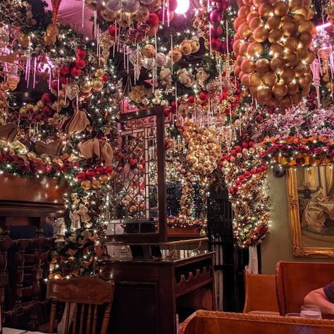 The Most Christmasy Place In NYC: Rolf's German Restaurant. - wareontheglobe Rolf’s German Restaurant Nyc, Rolf’s Nyc, Rolf's German Restaurant, Rolfs Nyc Christmas, Rolfs Nyc, Fun Holiday Cocktails, German Restaurant, Amazing Backgrounds, Usa Bucket List