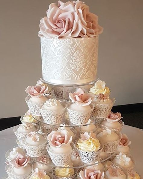 Cupcake Elegance Wisteria Wedding, Cupcake Tower Wedding, Fig Cake, Wedding Cake Alternatives, Cake Gift, Cupcake Display, Shower Cookies, Wedding Dessert Table, Cupcake Tower