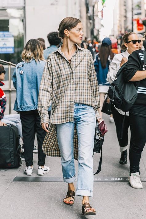 Braless outfit ideas where nobody will even notice Cute Tomboy Outfits, Jeans Trend, Fall Inspiration, Hipster Outfits, Tomboy Outfits, Outfit Jeans, Cute Comfy Outfits, Fashion People, Outfit Combinations