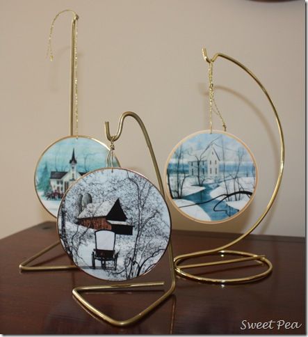 DIY display hanger. "I was able to make the hooks with just my pliers but it was pretty tough.  A vise can help if you have one." Wire Hanger Crafts, Display Hangers, Ornament Holder, P Buckley Moss, Ornament Hanger, Wire Ornaments, Hanger Crafts, Diy Ornament, Diy Display