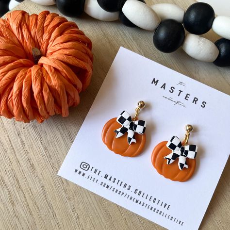 - Pumpkin Bow Earrings-  It's spooky season and these adorable clay pumpkin earrings are sure to make a statement. They are handcrafted from polymer clay, making them extremely lightweight. They have hypoallergenic posts.  These are made from pumpkin colored polymer clay. They feature a black and white checkerboard bow and gold hardware.  Want the inside scoop? Follow us IG @the.masters.collective Thanks for stopping by! --Shop Policies-- I gladly accept returns and cancelations. Please contact Clay Halloween Earrings, Clay Pumpkin Earrings, Halloween Earrings Polymer Clay, Fimo Halloween, Clay Pumpkin, Diy Tie Dye Techniques, Clay Halloween, Diy Gifts To Sell, Polymer Clay Halloween