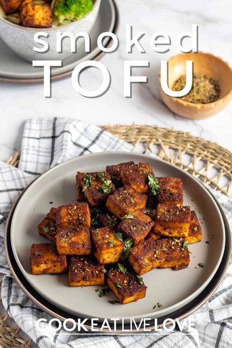 Smoked Tofu Recipe, Tofu Recipes Healthy, Smoked Tofu, Tofu Recipes Easy, Quick Vegan Meals, Vegan Recipes Beginner, Tofu Recipe, Veggie Dinner, Tofu Dishes