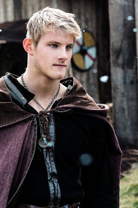 Alexander Ludwig as Bjorn Ironside in "Vikings" Bjorn Lothbrok, Bjorn Vikings, Ragnar Vikings, History Channel Vikings, Vikings Show, Viking Series, Vikings Tv Series, Vikings Tv Show, Vikings Ragnar