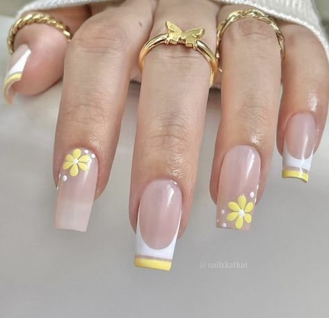 Spring Nail Designs 2023, Black Square Nails, Yellow Toe Nails, Yellow Nail Designs, Cute Summer Nail Designs, Yellow Nail Art, Yellow Nails Design, Manicure Designs, Acrylic Ideas