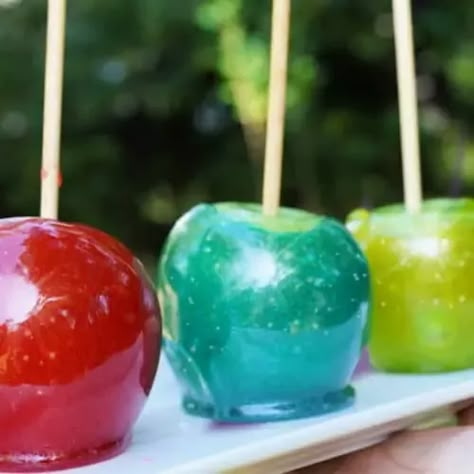 Jolly Ranchers Candy Apples, Jolly Rancher Apples, Candy Apples Diy, Candied Grapes Recipe, Halloween Candy Apples, Gourmet Candy Apples, Jolly Rancher Hard Candy, Jolly Ranchers Candy, Candy Apple Recipe