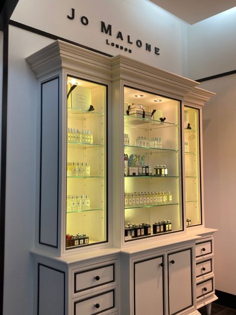 Perfume Counter, Rich Aesthetic, Counter Display, Aesthetic Coquette, Home Design Living Room, Night Vibes, Jo Malone London, Jo Malone, Design Living