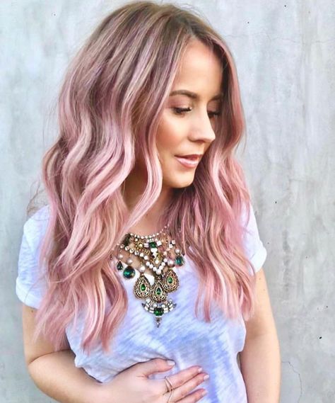 Rose Gold Hair Blonde, Pink Hair Highlights, Rose Pink Hair, Rose Gold Balayage, Rose Gold Highlights, Pink Blonde Hair, Gold Hair Colors, Hair Color Rose Gold, Hair Color Unique