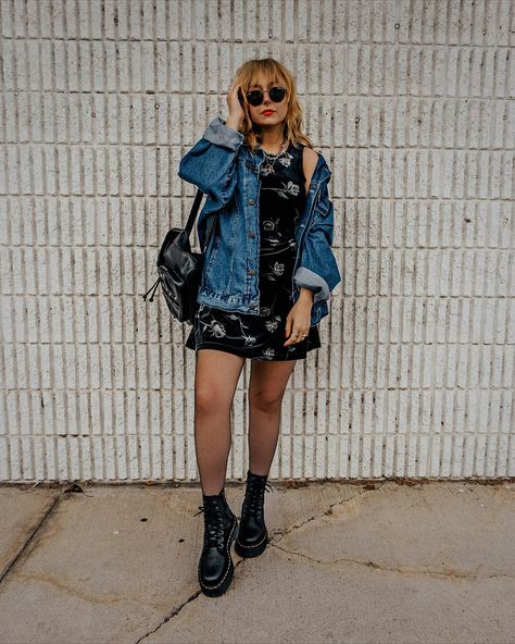 Go to outfit recipe: 90s floral mini dress, oversized jean jacket, and Docs ✔️✔️✔️ | Instagram Dress With Jacket Outfit, White Jacket Dress, Plaid Dress Outfit, Black Flower Print Dress, Cute Concert Outfits, Plaid Shirt Outfits, Badass Outfit, Concert Dresses, Concert Outfit Ideas