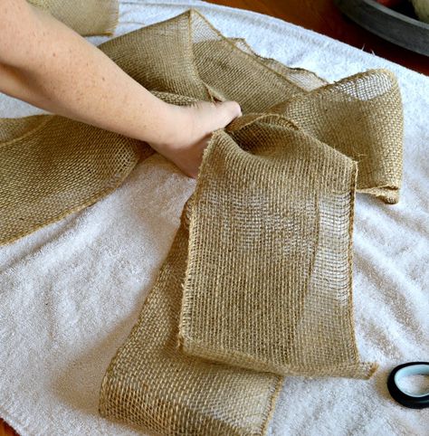 How to make a burlap bow using just a few inexpensive supplies. Such a quick and easy craft to dress up a spring wreath. | chatfieldcourt.com Burlap Bow Tutorial, Fabric Bow Tutorial, Burlap Ribbon Bow, Diy Tree Topper, Easiest Burlap, Burlap Wreath Tutorial, Burlap Wreath Diy, Burlap Garland, Pew Bows