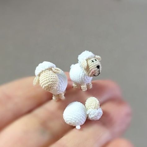 Adorable Tiny Micro #Crochet Patterns from DoubleTrebleTrinkets Crochet Sheep, Micro Crochet, Bunny Crochet, Crochet Animals Free Patterns, Crochet Animal Patterns, Crochet Keychain, Bag Crochet, The Palm, Crochet Patterns Amigurumi