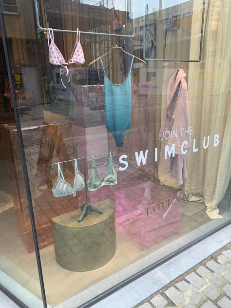 Swimsuit Store Display, Swimwear Store Design, Swimwear Store Display, Swimsuit Stores, Interior Design Layout, Storefront Design, Boutique Display, Boutique Interior Design, Boutique Decor