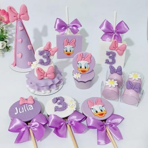 Daisy Duck Desserts, Daisy Duck Cake, Daisy Duck Party, Birthday Party Souvenirs, Minnie Mouse Birthday Theme, Minnie Mouse Birthday Invitations, Birthday Theme Decoration, Duck Party, Classy Baby Shower