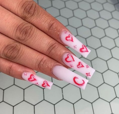 Simple Vday Nails Acrylic, Nails With My Bf Initial, Valentines Day Nails Designs With Initial, Valentines Inital Nails, Cute Nail Ideas With Boyfriend Initials, Acrylic Nails Coffin Initials, Valentine’s Day Nails With Boyfriend Initial, Nails W His Initial, Acrylic Nails With The Letter A