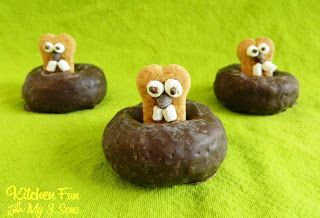 Chocolate Groundhog Donuts Food Craft Ideas, Groundhog Day Activities, Ground Hog, February Holidays, Powdered Donuts, Edible Crafts, Kitchen Fun, Kids Treat, School Treats