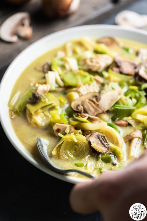 Chicken Leek Soup, Mushroom Leek Soup, Mushroom And Chicken, Leek Mushroom, Soup Low Carb, Chicken And Leek Pie, Raw Chicken Breast, Turmeric Recipes, Paleo Low Carb