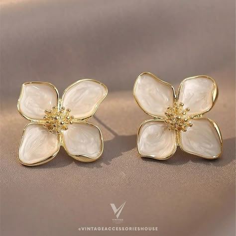 Simple, yet stunning #earrings ✨ Order now, link in bio ⬇️ Elegant Flower-shaped Earrings For Her, Gold Flower-shaped Earrings, Cheap Elegant Flower-shaped Earrings, Elegant Hypoallergenic Flower-shaped Earrings, Cheap Vintage Flower-shaped Earrings, Rose Gold Choker Necklace, Minimalist Accessories Jewellery, Wedding Jewelery, Dope Jewelry Accessories