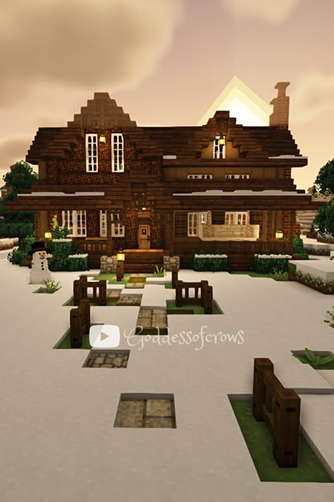 Minecraft Snow Mansion, Simple Cozy Minecraft House, Cute Snowy Minecraft Houses, Minecraft Winter House Aesthetic, Minecraft Snow House Tutorial, Minecraft Snow Cabin Ideas, Minecraft Winter Cabin House, Minecraft Snowy Taiga House, Snowy Spruce House Minecraft