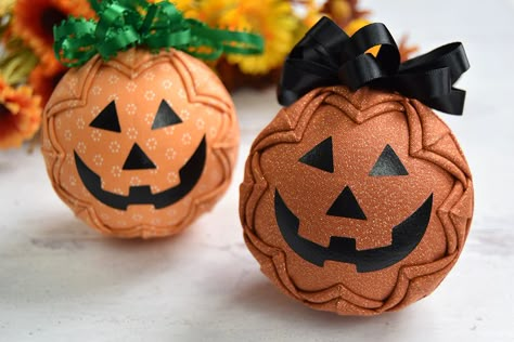 Jack O’Lantern Pumpkin Snow Globe Ornament – Full Tutorial – No Sew! – The Ornament Girl Fabric Ball Ornaments Diy, Pumpkin Diy Crafts, Halloween Quilted Ornaments, Styrofoam Ball Crafts Christmas Fabric Ornaments, No Sew Ornaments Fabric Balls, Quilted Baubles Ornament Tutorial, Quilted Ball Ornament Tutorial, Quilted Fabric Ornaments, Pumpkin Ornament