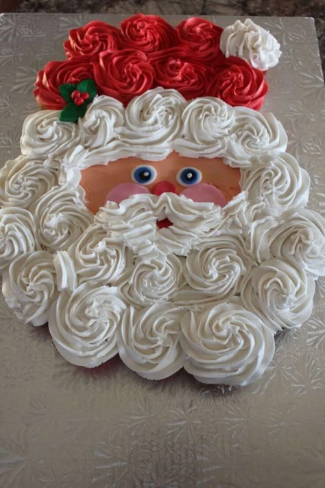 Christmas Cupcake Cake, Santa Cupcakes, Torte Creative, Pull Apart Cupcake Cake, Pull Apart Cake, Pull Apart Cupcakes, Holiday Cupcakes, Torte Cupcake, Beautiful Cupcakes