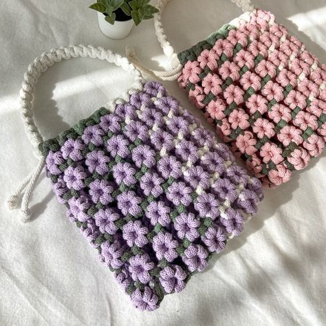 Flora Street Atelier | 🌸🌸 A full step by step tutorial is available on my YouTube channel "Macrame with Flora". Come check it out! 😆😆 Designed by… | Instagram Flower Bag Crochet, Macrame Tas, Macrame Flower, Floral Handbags, Bags Ideas, Floral Rosa, Diy Handbag, Everyone Is Welcome, Diy Tote Bag