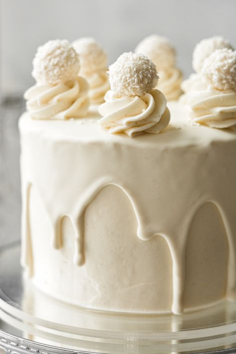 White Chocolate Velvet Cake, White Cake Design Birthday, White Cake Decorating Ideas, White Chocolate Cake Design, White Decorated Cake, White Chocolate Cake Decoration Ideas, White Chocolate Truffle Cake, Simple White Cake Design, White Chocolate Decorations For Cake