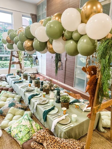 Animal Friends Picnic Adventure — ESTILO & CO Safari Picnic Party, Animal Bday Party Ideas, Safari Birthday Table Decor, Jungle Table Setting, Safari Table Setting, Jungle Birthday Theme, Safari Picnic, Birthday Party Safari, Safari Birthday Party Ideas