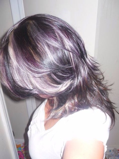 This was my hair with darkest brown with blonde and purple highlights !!! I loved it , about to do it again !!!! Dark Purple With Blonde Highlights, Brown Purple And Blonde Hair, Blond And Purple Highlights On Brown Hair, Purple Hair With White Highlights, Purple And Blond Highlights, Purple Brown Blonde Hair, Purple Black Blonde Hair, Blonde And Dark Purple Hair, Black Hair Pastel Highlights