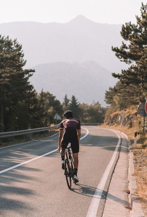 Biking Aesthetic, Bicycle Aesthetic, Cycling Inspiration, Bike Riding Benefits, Cycling Pictures, Bike Aesthetic, Cycling Photography, Bike Photography, Pretty Bike