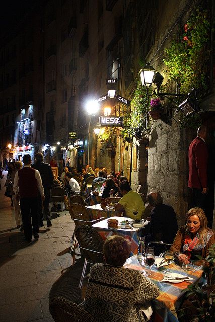 An enchanting street on of our award-winning tours in Madrid! Madrid Tapas, Madrid Food, Madrid Restaurants, Traditional Meals, Wedding In Spain, Spain Tour, Tapas Restaurant, 15th Wedding Anniversary, Madrid Travel