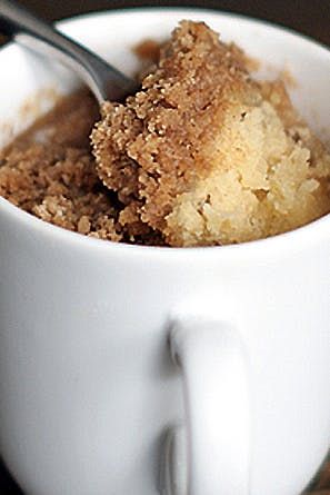 Coffee Cake In A Mug, Breakfast In A Mug, Mug Dessert Recipes, Microwave Mug Recipes, Cake In A Mug, Recipe For 1, Single Serving Recipes, Mug Recipes, In A Mug