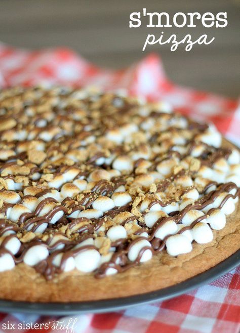 Pizza Sugar Cookie, Dessert Pizza Recipes, Sweet Pizza, Smores Dessert, Six Sisters Stuff, Cookie Pizza, Dessert Pizza, Summer Dessert Recipes, S'mores