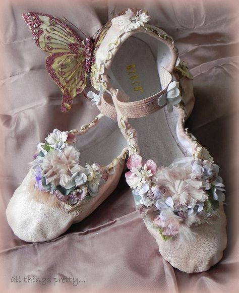 woodland fairy ballet slippers, magical slippers, embellished leather ballet flats Steampunk Fairy, قلادات متدلية, Fairy Shoes, Fairy Clothes, Woodland Fairy, Stunning Shoes, Pointe Shoes, Fairy Costume, Ballet Slippers