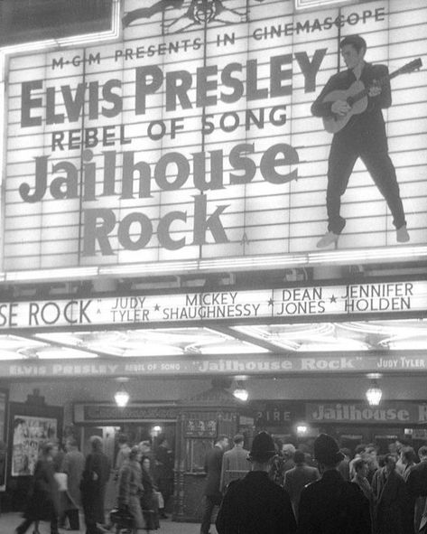 Elvis Presley Wallpaper, Elvis Wallpaper, Rock N Roll Aesthetic, Suspicious Minds, Elvis Presley Images, Rock Aesthetic, Jailhouse Rock, Elvis Presley Pictures, Elvis And Priscilla