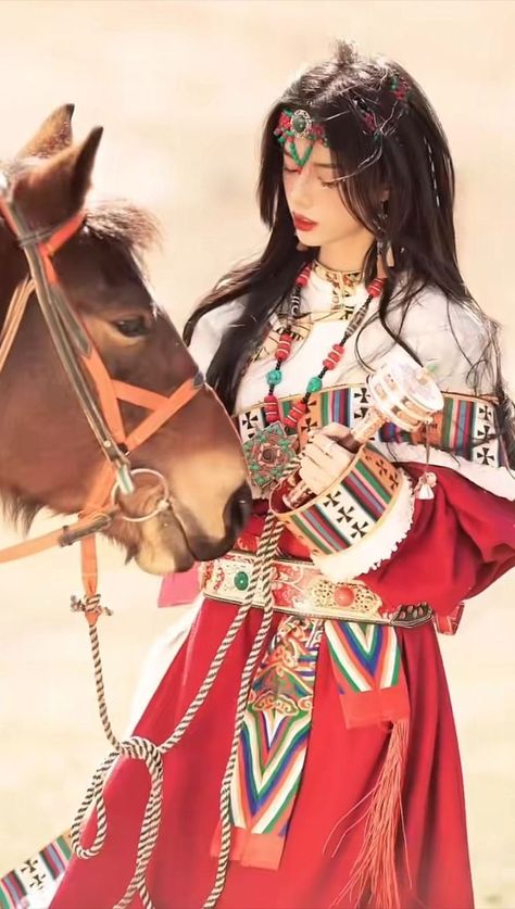 He Dantongg, Tibetan Clothing, Classy Winter Outfits, Asian History, Concept Clothing, History Fashion, Costume Collection, Fantasy Clothing, Photo Reference