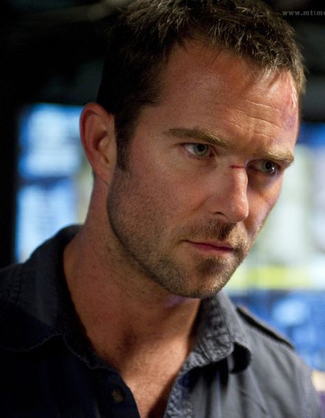 Sullivan Stapleton - SO HOT!!  And he's always getting naked! Strike Back Tv Series, Philip Winchester, Sullivan Stapleton, Hero Inspiration, Richard Armitage, Walk Of Fame, Celebrity Gossip, New Pictures, Winchester