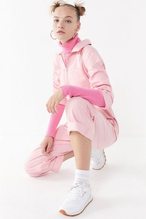 Pink Utility Jumpsuit, Retro Fashion Photography, Turtleneck Jumpsuit, Runway Fashion Looks, Outfits Pastel, Utility Jumpsuit, Work Uniform, Wearing All Black, Boiler Suit