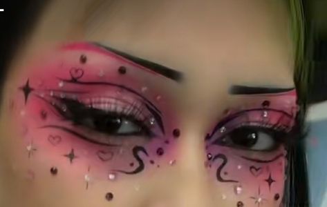 Purple Alt Makeup, Pink Alt Makeup, Khaleesi Hair, Goth Eye Makeup, Pink Eye Makeup, Alt Makeup, Kawaii Makeup, Work Makeup, Swag Makeup