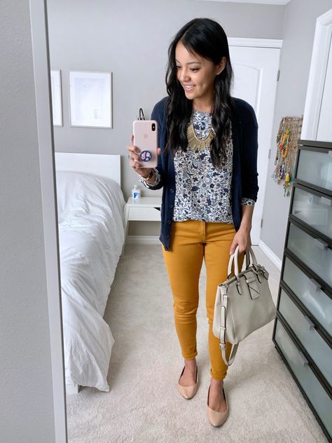 Yellow Jeans, Yellow Pants, Cardigan Style, Outfit Jeans, Summer Work Outfits, Mode Casual, Cardigan Outfits, Spring Outfits Women, Casual Work Outfits