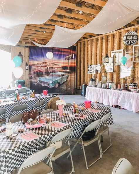 Barn turned into a 50's diner 50s Dinner Party Aesthetic, 50s Diner Themed Party Ideas, 50s Party Aesthetic, American Diner Party, 50s Birthday Party Theme, 50s Dinner Party, 50s Birthday Party, 50s Diner Party, 50s Theme