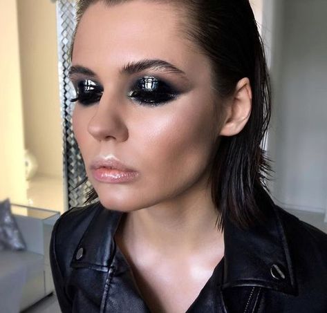 Ways to Wear Black Eyeshadow - Black Eye Shadow Looks, Black Eye Shadow, Eye Shadow Looks, Raccoon Eyes, Black Eye Makeup, Black Eyeshadow, Makeup Hacks, Makeup Bags, Bold Black