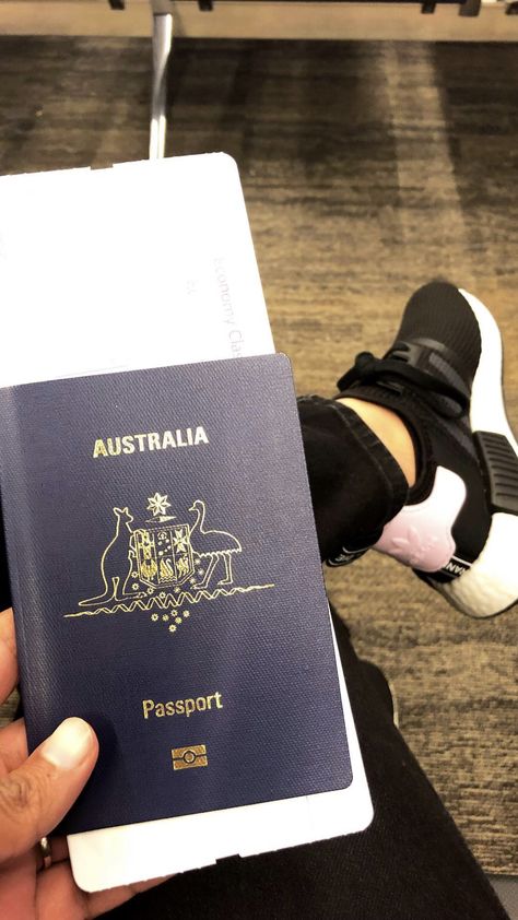 Australian Passport Aesthetic, Small Vision Board, Australia Passport, Passport Aesthetic, Australian Passport, Biometric Passport, Broken Iphone Screen, Passport Office, Drivers Licence