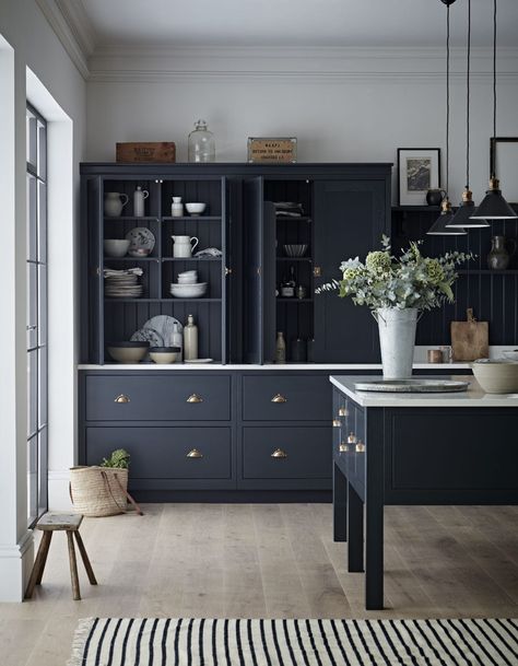 Most popular kitchen colours grey Edwardian Villa, Popular Kitchen Colors, Timeless Kitchen Design, Marble Worktops, Bathroom Marble, New Kitchen Designs, Freestanding Kitchen, Black Kitchen Cabinets, Timeless Kitchen