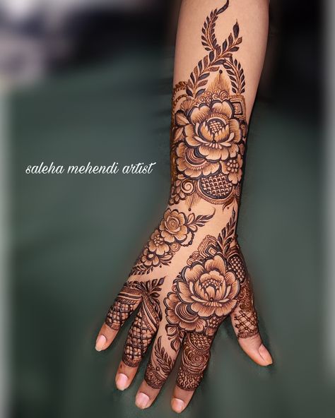 Official account by mehendi_tales 3d Mehendi Designs, 3d Mehendi, Floral Mehndi, Easy Curls, Rose Mehndi Designs, Mehandi Design, Good Prayers, Henna Patterns, Henna Tattoo Designs