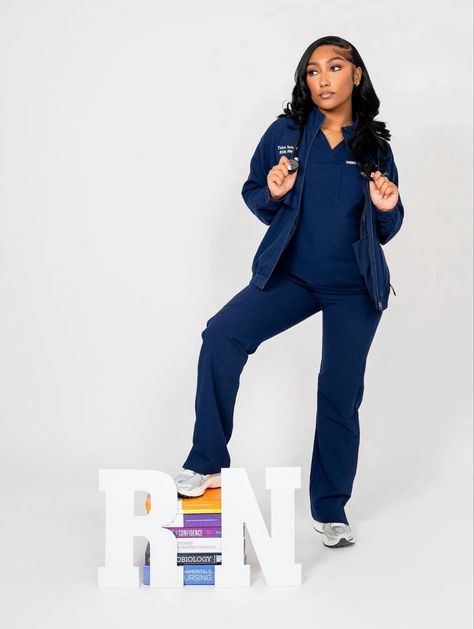 Black Nurse Photoshoot, Nursing School Graduation Pictures, Nursing Pictures, Nursing Graduation Pictures, Nurse Photos, New Grad Nurse, Graduation Look, Graduation Photography Poses, College Graduation Pictures