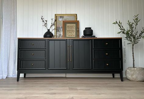 || AVAILABLE || Vintage mid century modern credenza🤎 Black + Tan wood🤎 Gorgeous grain🤎 Modern hardware in brass🤎 I felt like this one could use a hardware change. Black paint makes the wood grain pop😍 Scroll to see a before pic at the end! Has 9 drawers! Can be used as a dresser or a sideboard! Measures 72” W x 18” D x 30” H. 📍 Elrose, SK. Delivery options available SK and AB wide and to some centers in BC/MB. Paint colour- custom mixed black @ppgpaints breakthrough. Send a message f... Flipped Furniture, Mid Century Modern Credenza, English Interior, Modern Hardware, Side Board, British English, Paint Colour, Door County, Modern Credenza