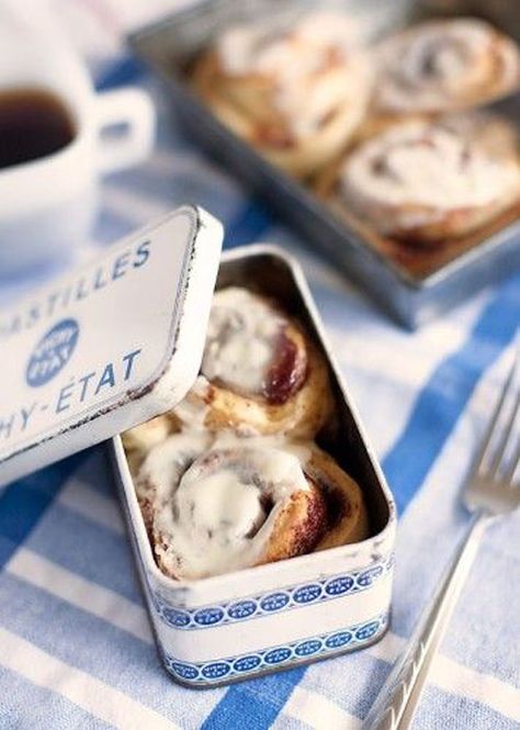 Mini Cinnamon Bun Tin Cooking Photos, Creative Wedding Favors, Country Blue, Favors Diy, Diy Wedding Favors, Unique Wedding Favors, Cinnamon Buns, A Cup Of Coffee, Beautiful Food