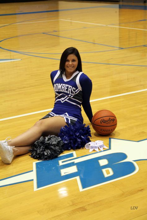 Basketball Cheer Poses, Basketball Cheer Pictures, Cheer Moves, Basketball Pictures Poses, Cheer Photography, Basketball Cheers, Cheer Picture Poses, Cheer Poses, Basketball Hoop