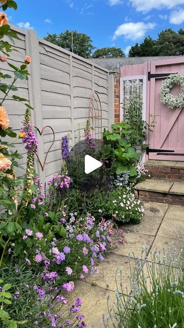 65K views · 3.1K likes | Emily Young on Instagram: "How we transformed our little cottage garden fast! 🌸  These are a few things we did to transform our garden space and create big impact🩷.  I found lots of perennial flowers I knew would grow back each year and some that would spread. So I hope this helps! Lots of them do survive in pots too if you don’t have many borders or flowers beds to plant them up in! 🩵.  Any questions just let me know 😊." Pergola Cottage Garden, Cottage Garden In Pots, Small Wild Garden, Small Flower Bed Ideas, Small Garden Uk, Cottage Garden Border, Acorn Cottage, Small Garden Inspiration, Small Backyard Ponds